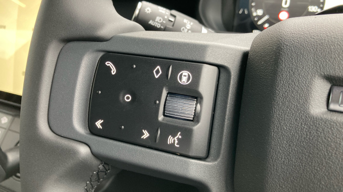Land Rover Defender 3.0 D250 X-Dynamic HSE 110 5dr Auto Diesel Estate - Image 23